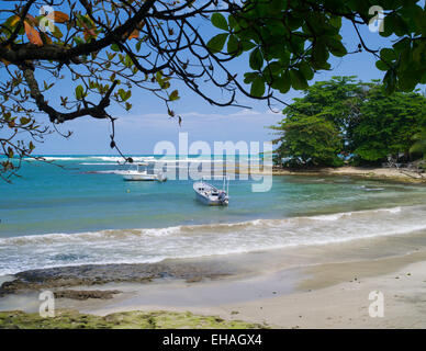 Der Strand in der Nähe von Zentrum von Puerto Viejo, Limon, Costa Rica. Stockfoto