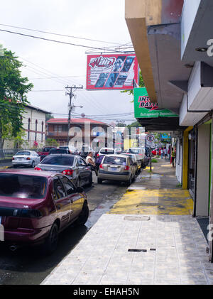 Mittag Straßenszene in Limon, Limon, Costa Rica Stockfoto