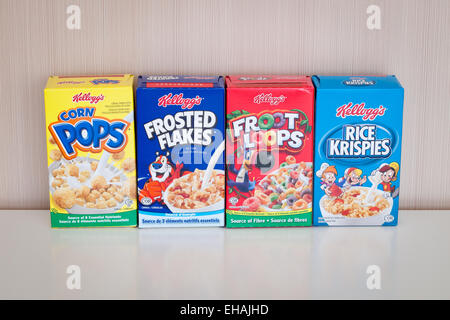 Spaß-sized Mini Boxen von Kellogg's Corn Pops, Kelloggs bereifte Flocken, Kellogg's Froot Loops und Kellogg's Rice Krispies Cornflakes Stockfoto