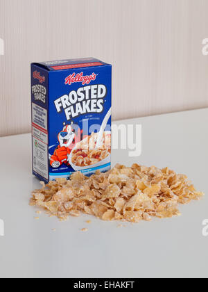 Eine lustige Größe Feld von Kelloggs bereifte Flocken Getreide. Kanadische Verpackung gezeigt. Stockfoto