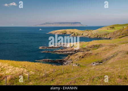 Die Insel der Eigg, Inneren Hebriden, über den Sound of Sleat vom Aird of Sleat auf der Halbinsel Sleat, Isle Of Skye gesehen, Stockfoto