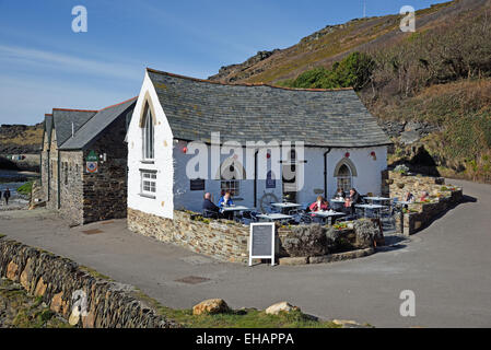 Den Hafen Licht Teegarten und Cafe in Boscastle, Cornwall, UK dieses Gebäude wurde von einer Flut im Jahr 2004 vollständig zerstört. Stockfoto