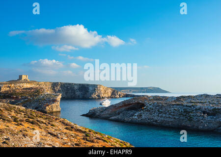 Mittelmeer Europa, Malta, Comino Insel, Klippe Top Wachturm Stockfoto