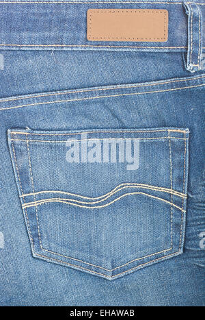 Blaue Jeans mit Tasche und label Stockfoto