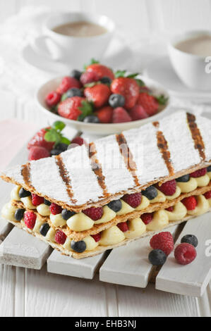 Sommer Obst Millefeuille Stockfoto