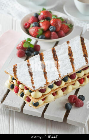 Sommer Obst Millefeuille Stockfoto