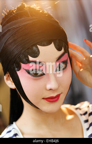 Weibliche Darsteller der Peking-Oper in Reifen Stockfoto