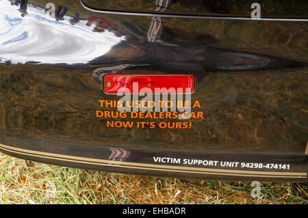 Unwahrscheinliche Anspruch auf ein pensionierter amerikanischer Polizeiwagen Stockfoto