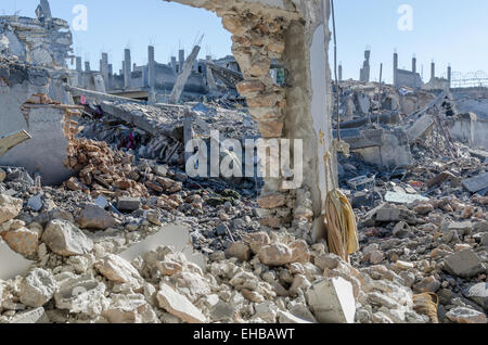 Ein Blick auf die Zerstörung in Ain al-Arab auch bekannt als Kobanê, die Straßen sind Schutt gefüllt und großer Teil der Stadt wurde verwüstet nannte man sie "Stalingrad", nach Monaten des Kämpfens und wilden Streiks gegen die Aufständischen Dschihad in Kobane Luft. © Jonathan Raa/Pacific Press/Alamy Live-Nachrichten Stockfoto