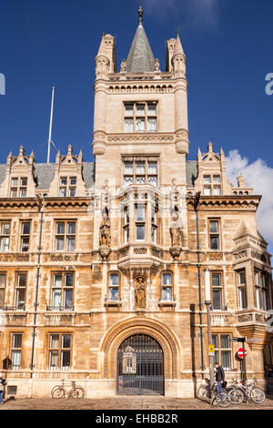 Die Fassade des Gonville und Caius College in Cambridge, mit Blick auf des Königs-Parade Stockfoto