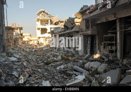 Ein Blick auf die Zerstörung in Ain al-Arab auch bekannt als Kobanê, die Straßen sind Schutt gefüllt und großer Teil der Stadt wurde verwüstet nannte man sie "Stalingrad", nach Monaten des Kämpfens und wilden Streiks gegen die Aufständischen Dschihad in Kobane Luft. © Jonathan Raa/Pacific Press/Alamy Live-Nachrichten Stockfoto