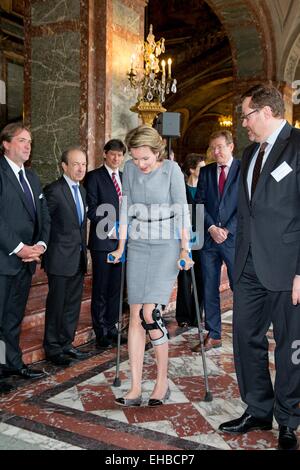 Brüssel, Belgien. 11. März 2015. Königin Mathilde von Belgien an der Konferenz auf finanzielle Allgemeinbildung in den Palais d ' Egmont in Brüssel, Belgien, 11. März 2015 teilnehmen. Der FSMA (Financial Services and Markets Authority in Belgien) veranstaltet diese Konferenz während der globalen Geld-Woche. Bildnachweis: Dpa picture Alliance/Alamy Live News Stockfoto