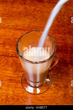 Cappuccino, gegossen Stockfoto