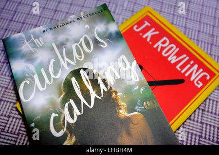 Des Kuckucks Berufung und The Casual Vacancy, beide Bücher von der Autorin J.K. Rowling. Stockfoto