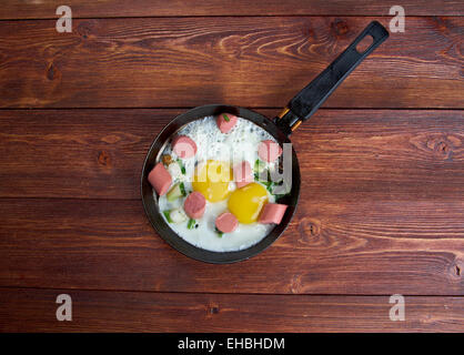 Spiegeleier mit Würstchen Stockfoto