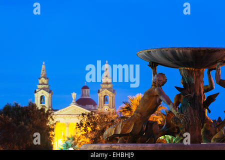 Floriana-Bereich Mittelmeer Europa, Malta, Valletta, Kirche St. Publius und Triton-Brunnen Stockfoto