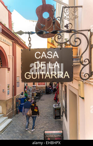 Casa De La Guitarra Flamenco-Show in Sevilla. Calle Meson del Moro, Barrio Santa Cruz, Sevilla, Spanien Stockfoto