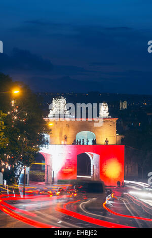 Mittelmeer Europa, Malta, Valletta, Portes des Bombes Stadttor in Floriana während Notte Bianca festival Stockfoto