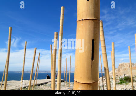 Blasinstrument-musikalische Bambus-Stangen oder musikalische Kunst Installation, den Klang der Wind Les Goudes Marseille France zu erfassen Stockfoto