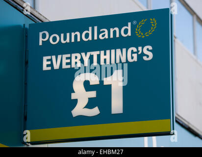 Geschäft, Geschäfte, Shopping, Poundland alles £1 Zeichen auf High Street Store Front. Stockfoto