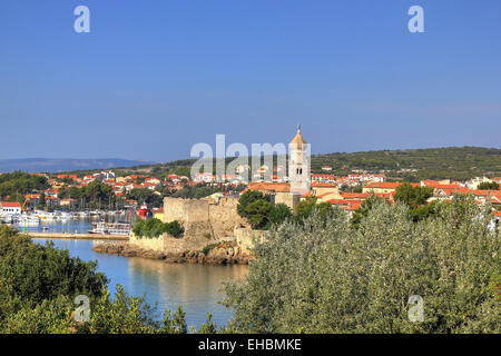 Alte Adria Stadt der Insel Krk am Wasser Stockfoto