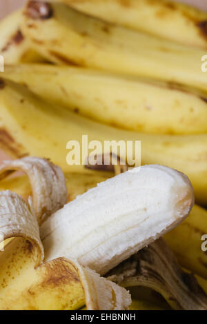 geschälte reife Banane Stockfoto