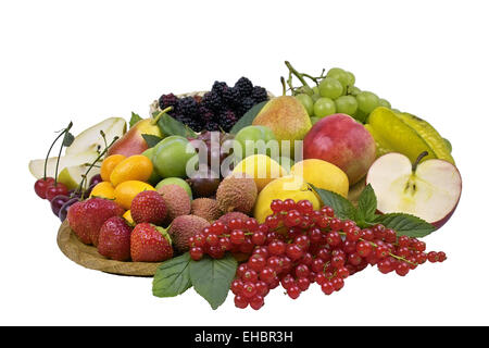 isolierte frisch Früchte auf einer Holzplatte Stockfoto