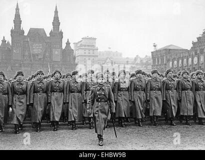 Moskau-PARADE auf dem Roten Platz zum 29. Geburtstag der Sowjetunion, 7. November 1946 Stockfoto