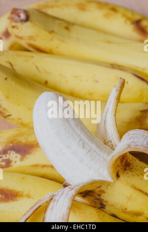 geschälte reife Banane Stockfoto