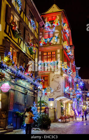 Restaurants in der Nacht auf Weihnachten Strasbourg Elsass Frankreich Europa Stockfoto
