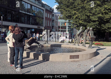 Die Kreislauf des Geldes (Umlauf des Geldes) Fountainby Karl-Henning Seemann in Aachen, Deutschland. Stockfoto