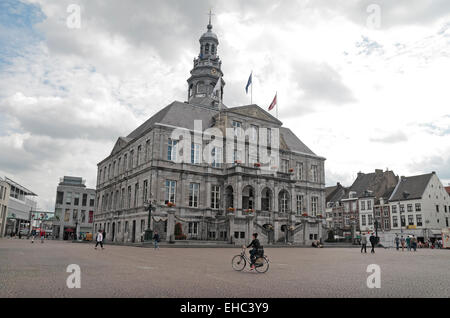 Das Stadhuis (Rathaus) im Zentrum von Markt, Maastricht, Limburg, Niederlande. Stockfoto