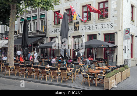 Cafe In Den Ouden Vogelstruys, Vrijthof-Platz, Maastricht, Limburg, Niederlande. Stockfoto