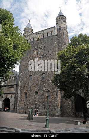 Die Basiliek van Onze Lieve Vrouwe (Basilika unserer lieben Frau), Onze Lieve Vrouweplein, Maastricht, Limburg, Niederlande. Stockfoto