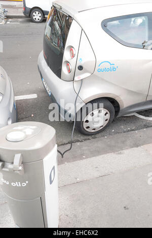 Paris, Frankreich - 16. Februar 2015: Autolib, electric Car-sharing-Dienst in Paris, Frankreich Stockfoto