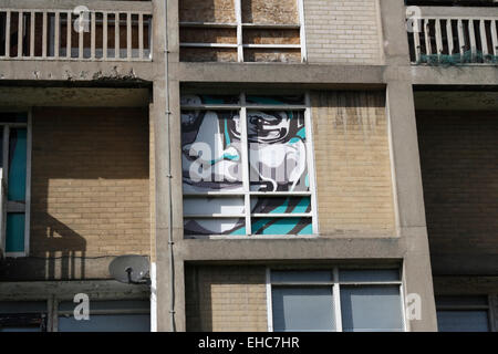 Park Hill Appartments, Sozialwohnungen und denkmalgeschütztes Gebäude in Sheffield, England, jetzt alle leer Art Wandprojekt Betonarchitektur Stockfoto