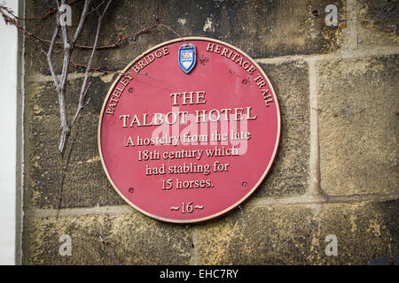 Gedenktafel an der Wand des Talbot Hotel. Ein Klasse 2 aufgeführten II Gebäude in Pateley Bridge Yorkshire Stockfoto