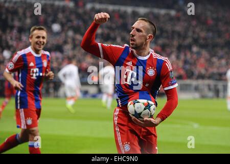 Allianz-Stadion, München, Deutschland. 11. März 2015. UEFA Champions League Fußball. Bayern München vs. Schachtjor Donezk. Franck Ribery (FC Bayern Muenchen) feiert sein Tor 3:0. Das Spiel endete 7: 0 für Bayern über Donezk. Bildnachweis: Aktion Plus Sport/Alamy Live-Nachrichten Stockfoto