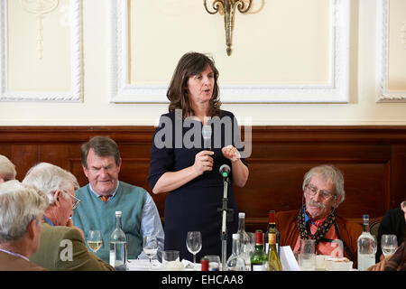 Emma BridgeWater mit Jeremy Lewis und Tom Priestley an literarischen Oldie Mittagessen 03.10.15 Stockfoto