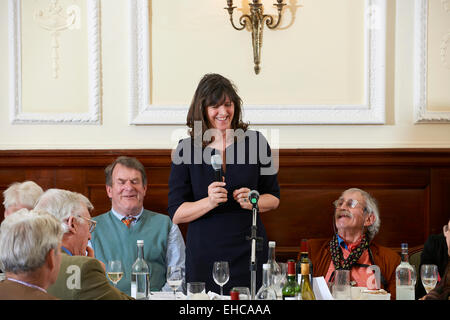 Emma BridgeWater mit Jeremy Lewis und Tom Priestley an literarischen Oldie Mittagessen 03.10.15 Stockfoto