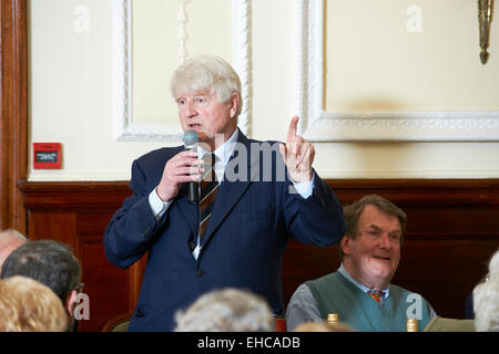 Stanley Johnson in den Oldie literarischen Mittagessen 03.10.15 Stockfoto