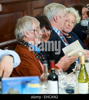 Tom Priestley & Valerie Grove bei der Oldie literarischen Mittagessen 03.10.15 Stockfoto