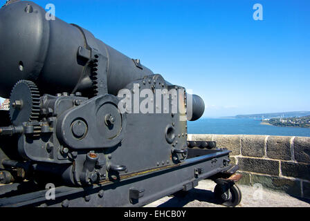 Alte Kanone auf Lafette, die einst die St. Lawrence River La Citadelle Festung Quebec Stadt bewachten rotierenden Stockfoto