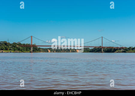 Puerto Maldonado-Brücke im peruanischen Amazonas-Dschungel bei Madre De Dios, Peru Stockfoto