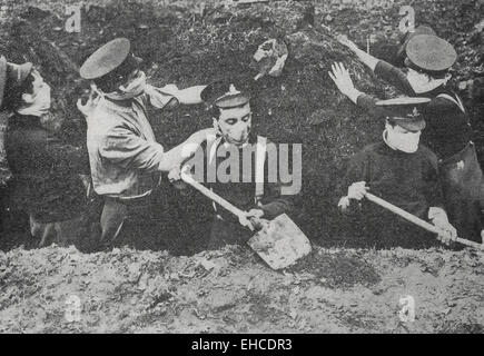 Sicherheit-Atemschutzgeräte getragen durch britische und französische Soldaten in den Schützengräben als Schutz gegen das Einatmen des giftigen Gasen eingesetzt als Waffe von den deutschen, WWI, ca. 1916 Stockfoto