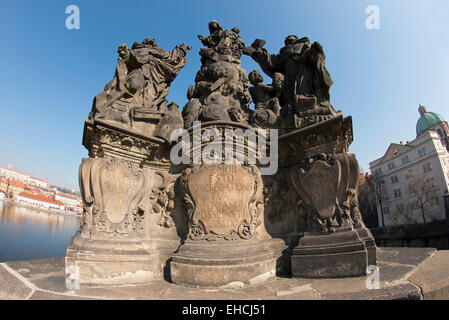 Madonna und St. Dominic und Thomas von Aquin auf der Karlsbrücke in Prag Stockfoto