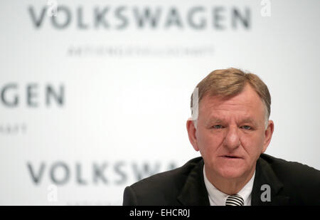 Berlin, Deutschland. 12. März 2015. Mitglied des Vorstands der Volkswagen AG, Andreas Renschler, bei der Bilanz-Pressekonferenz in Berlin, Deutschland, 12. März 2015. Foto: KAY NIETFELD/Dpa/Alamy Live News Stockfoto