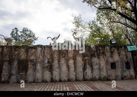 Kassen den Steingarten Nek Chand in Chandigarh, Punjab, Indien Stockfoto
