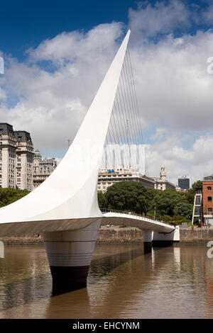 Argentinien, Buenos Aires, Puerto Madero, Puente De La Mujer, die Frauen Brücke Stockfoto