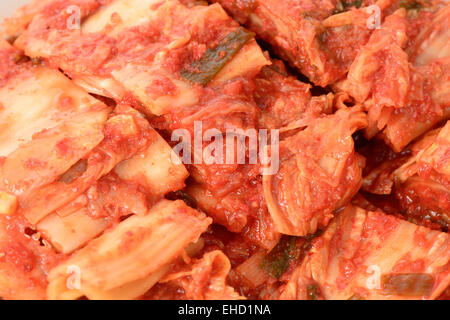 Nahaufnahme der geschnittenen Gimchi, koreanische traditionelle Speisen. Stockfoto